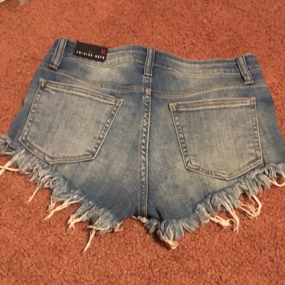 COPY - Fashion Nova Distressed Shorts - Picture 5 of 5